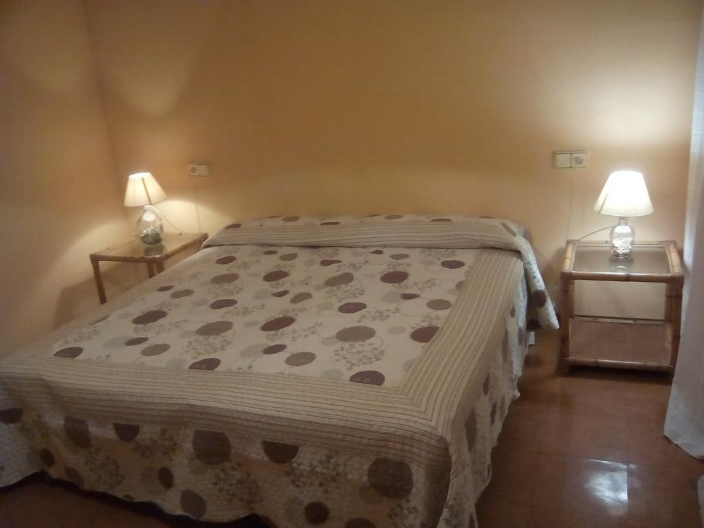 Puig Gros Hotel Montrás Szoba fotó